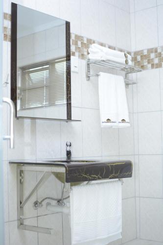 Etuna Guesthouse & Tours