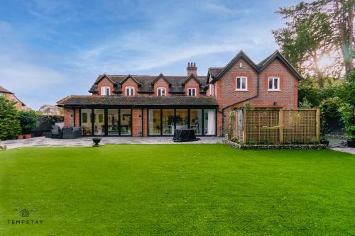 HIDDEN GEM! LUXURY 5 BED NEAR WARNER BROS STUDIOS gîte à louer Elstree & Borehamwood Railway Station
