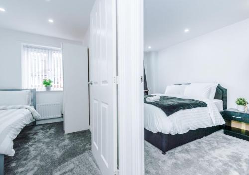 LUXURY 3 BEDROOM HOUSE Close to Manchester Center