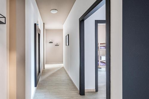 Caprice 2P-9 Apartment by Wonderful Italy