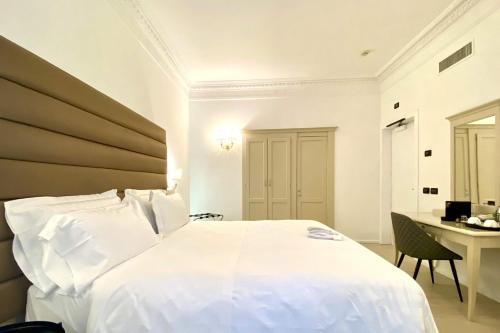 The Bailey's Hotel - image 12