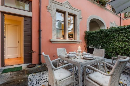 Two-Bedroom Apartment room in Casa Vera exquisite 2 bedrooms 2 baths apartment with garden A/C close to Parking