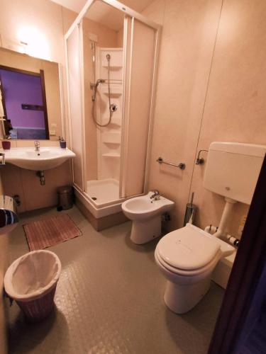 Triple Room with Private Bathroom image 5