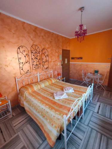 Double or Twin Room with Private Bathroom image 10