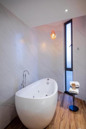 Hot tub, Becquer Hotel Guadalajara in Guadalajara Suburbs