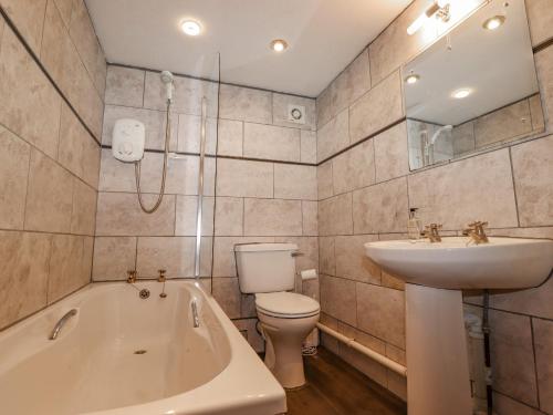2 The Old Coach House - image 4