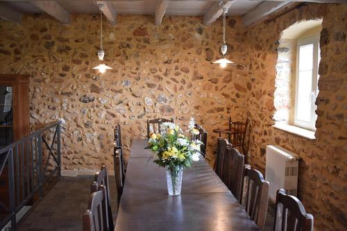 Stunning 5-Bed Stone House with heated pool gîte à louer Le Talet