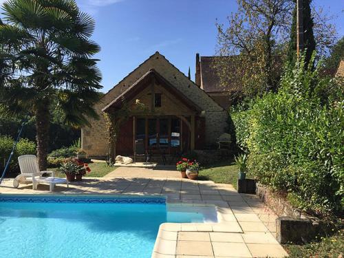 Beautiful 3-Bed House with swimming pool gîte à louer Bourniquel
