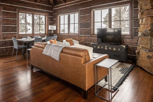 Big Sky Lookout Tower Cabins - Lone Peak in Big Sky, USA
