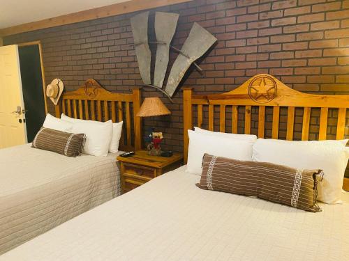 Deluxe Big Texan Multi Suite – Amarillo, TX