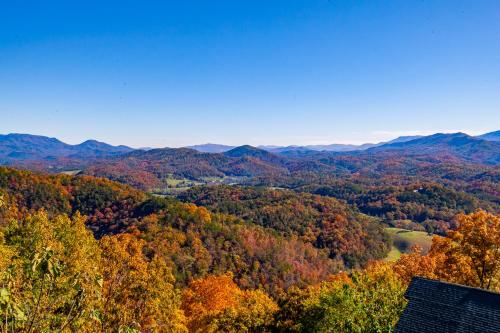 Above It All with Mountain Views, Hot Tub and Theater Room in Sevierville, USA