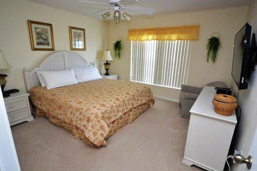Three-Bedroom House image 10