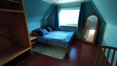 Family Room with Mountain View with private bathroom outside the room 