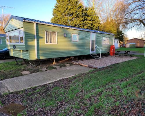 Lovely Static 6 Bed Caravan at Billing Aquadrome