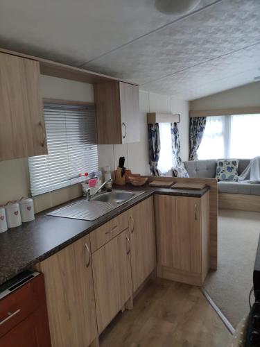 Lovely Static 6 Bed Caravan at Billing Aquadrome