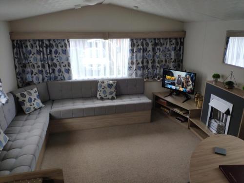 Lovely Static 6 Bed Caravan at Billing Aquadrome