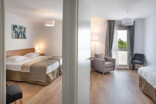 2 bedrooms, 2 beds