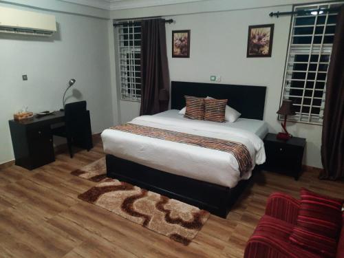AFUA ANOAH HOTEL AND APARTMENT