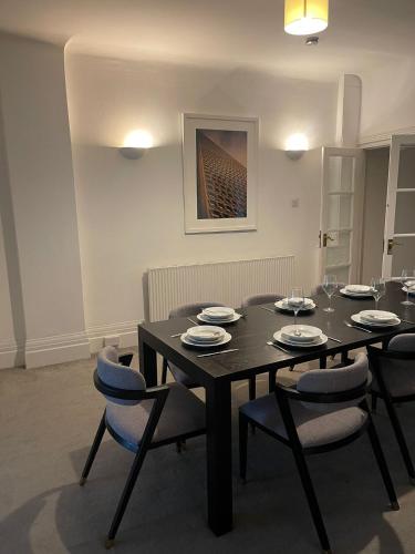 Luxury 1 bedroom apartment Shepard’s Bush