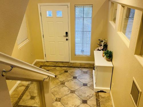 comfortable house/3 storynear airportcasino outlet, Las Vegas (photo 9)