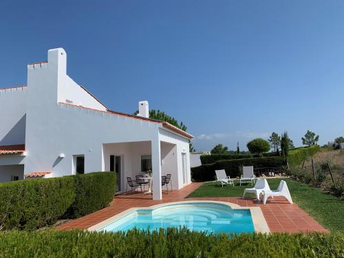 . Casa Colina, walking distance to Arrifana Beach