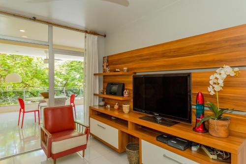 Omar do Rio - IB 586/202: Elegante 2 qtos c/ Varanda, Escritorio, Garagem, Internet 200mbps e a 7 mi
