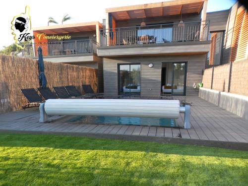 Classe 4 etoiles St Cyprien PISCINE privee chauffee N5 KeysConciergerie in Corsica