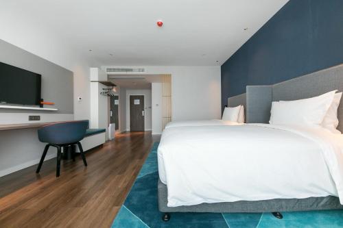 room detail thumbnail 2