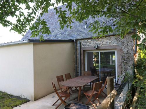 Gite Neuvy-au-Houlme, 2 bedrooms, 5 persons - FR-1-497-156 gîte à louer La Hoguette