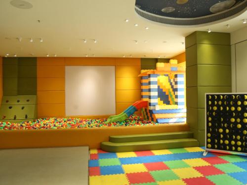 نادي الأطفال, Seven Eleven Hotels & Club in ميرا بهياندر