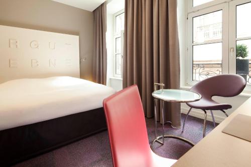 room detail thumbnail 1