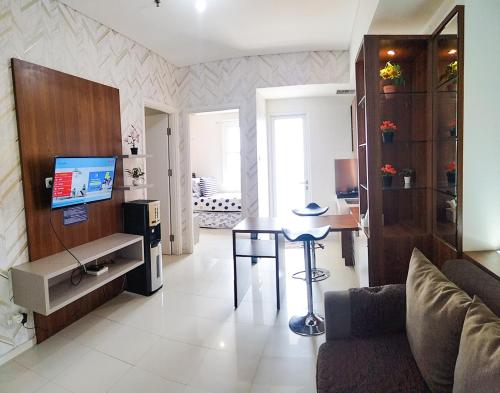 Guestroom, Parahyangan Residences Superior 2BR on 26th Floor by AYA STAYS near Miss Bee Providore
