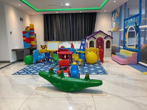 Детска площадка, Bingo House Watamu, A Modern 5-Bedroom Villa with Pool, A Kids Heaven in Уатаму