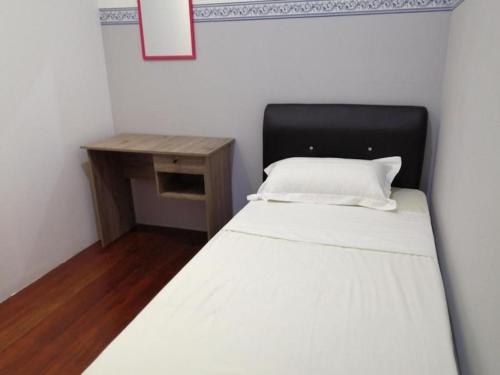 Room in Guest room - Single Room with Ac, Central Accomodation