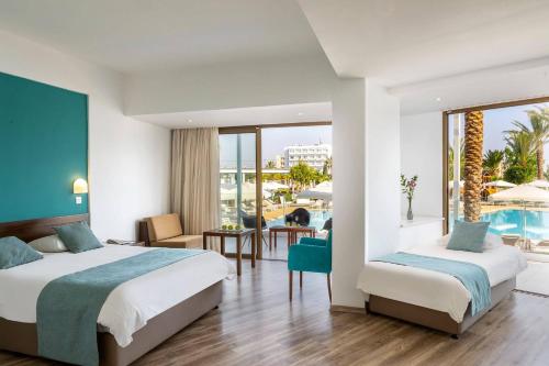 Crystal Springs Beach Hotel in بروتاراس