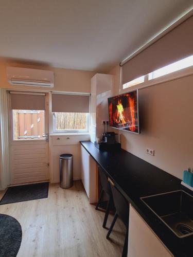 Studio Baarn with patio, airco, pantry, bedroom, bathroom, privacy - Amsterdam, Utrecht in Baarn