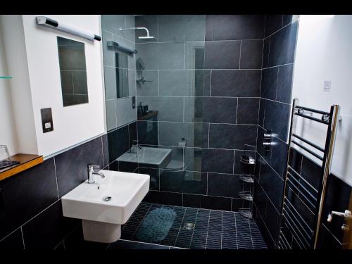 The Cedars Bed & Breakfast - image 2