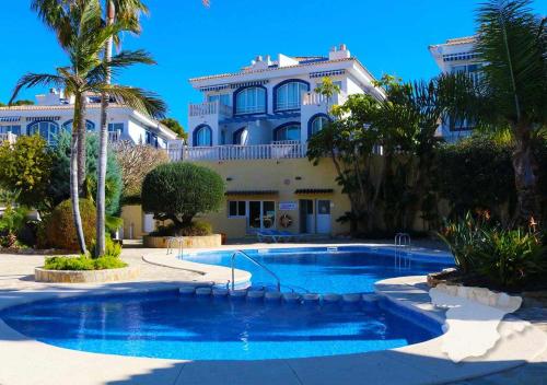 3 bedrooms, 4 beds