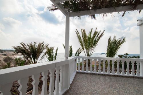 ระเบียง/ชานเรือน, Palmhouses near สนามบินแห่งชาติคาร์ปาทอส ไอส์แลนด์