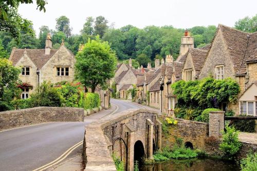 Historic country house retreat with hot tub, ideal for large groups