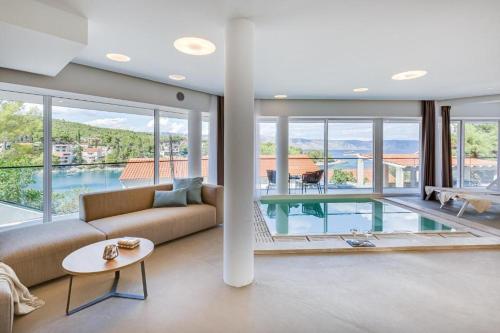Luxe villa 2 pools, sauna in Vrbanj