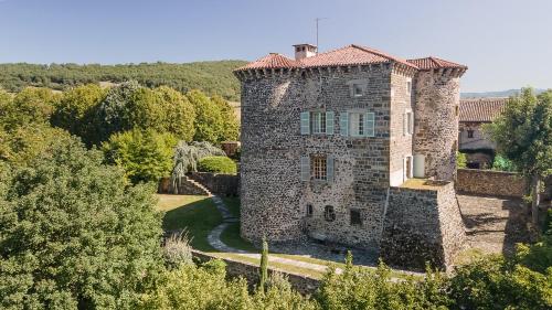 Château du Chambon gîte à louer Auzat