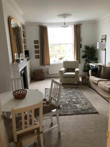 Beautiful riverfront cosy one bedroom apartment in Upton upon Severn