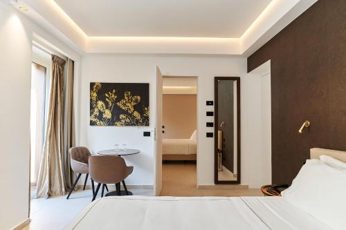 Standard Double Room image 10