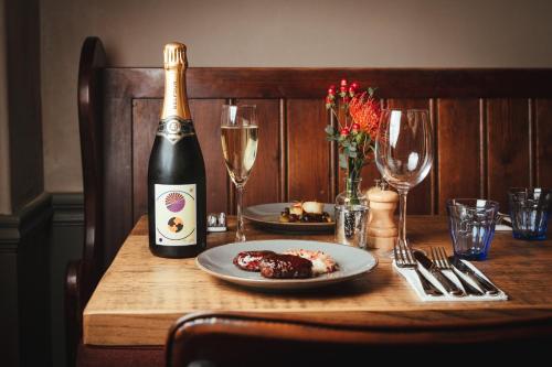 Instalaciones, The Falcon Inn in Painswick