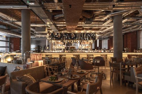 Restaurant, MOB House in Saint-Ouen