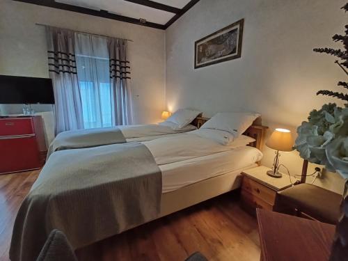 Avalon Rooms Room Type - Economy Triple Room