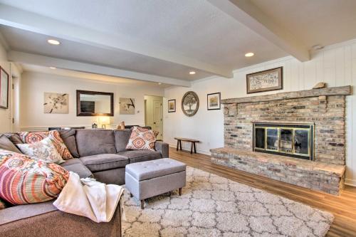 . Cozy Rochester Retreat about 3 Mi to Mayo Clinic!