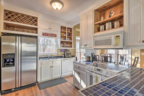 Lavonia Lake House with Private Dock and Bonfire! Lavonia Lake House with Private Dock and Bonfire!