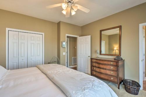 Lavonia Lake House with Private Dock and Bonfire! Lavonia Lake House with Private Dock and Bonfire!